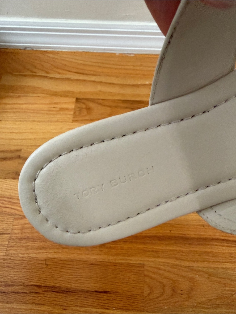 Tory Burch White Leather thong Sandals with Buckle Accent - Picture 4 of 4